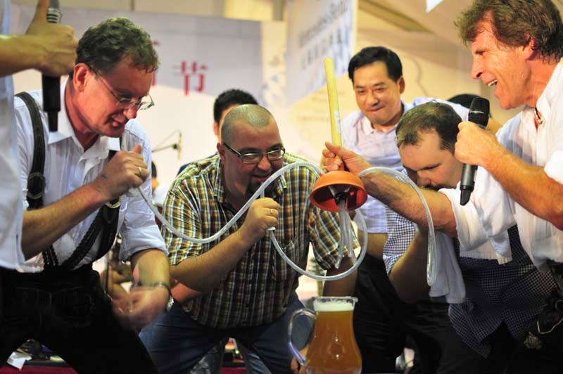 die schnellsten Massbiertrinker Suzhouy